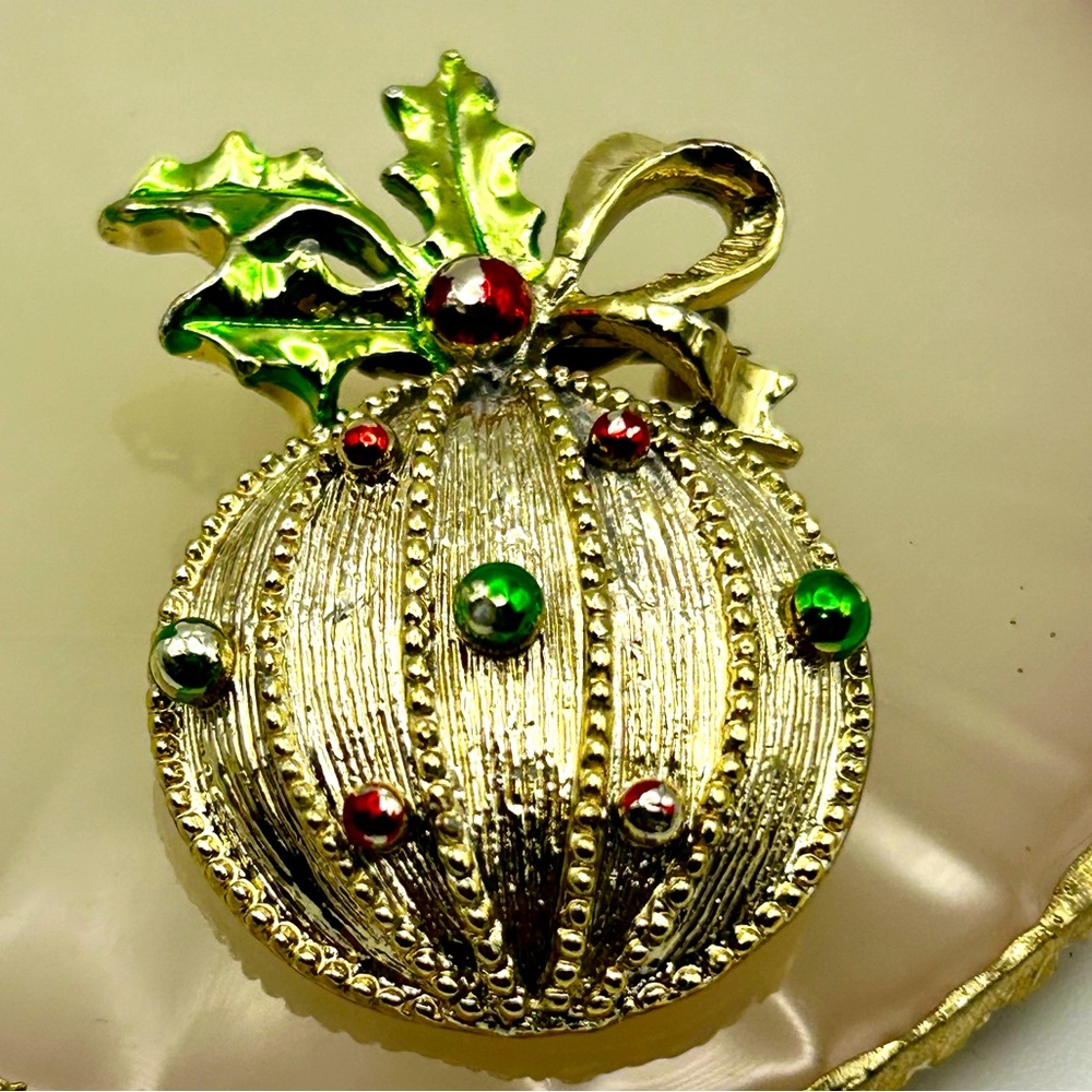 Vintage signed Gerry’s Christmas Tree Ornament Gold Tone Holiday Pin Brooch